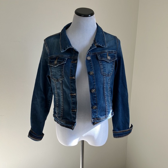 KanCan medium wash cropped classic jean jacket - Picture 3 of 9